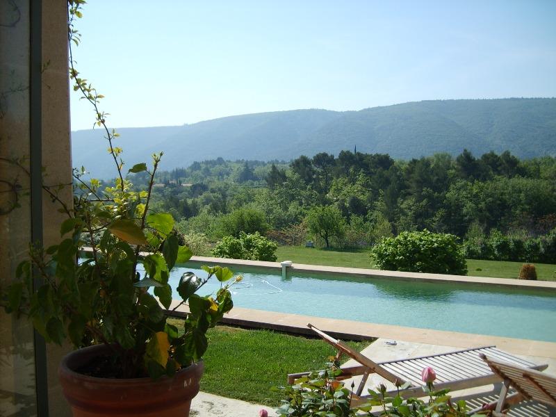 Luberon, bastide contemporaine, vues superbes  sur les lavandes et le village de Bonnieux